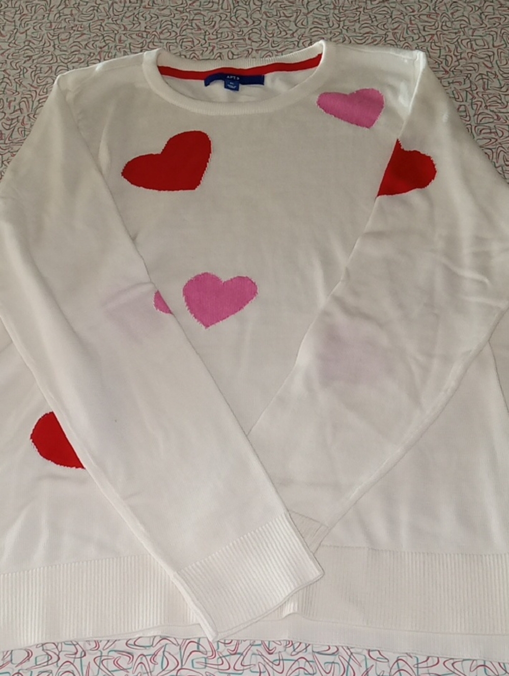 Apt. 9 Valentines Day White Crewneck Sweater with Red and Pink Hearts